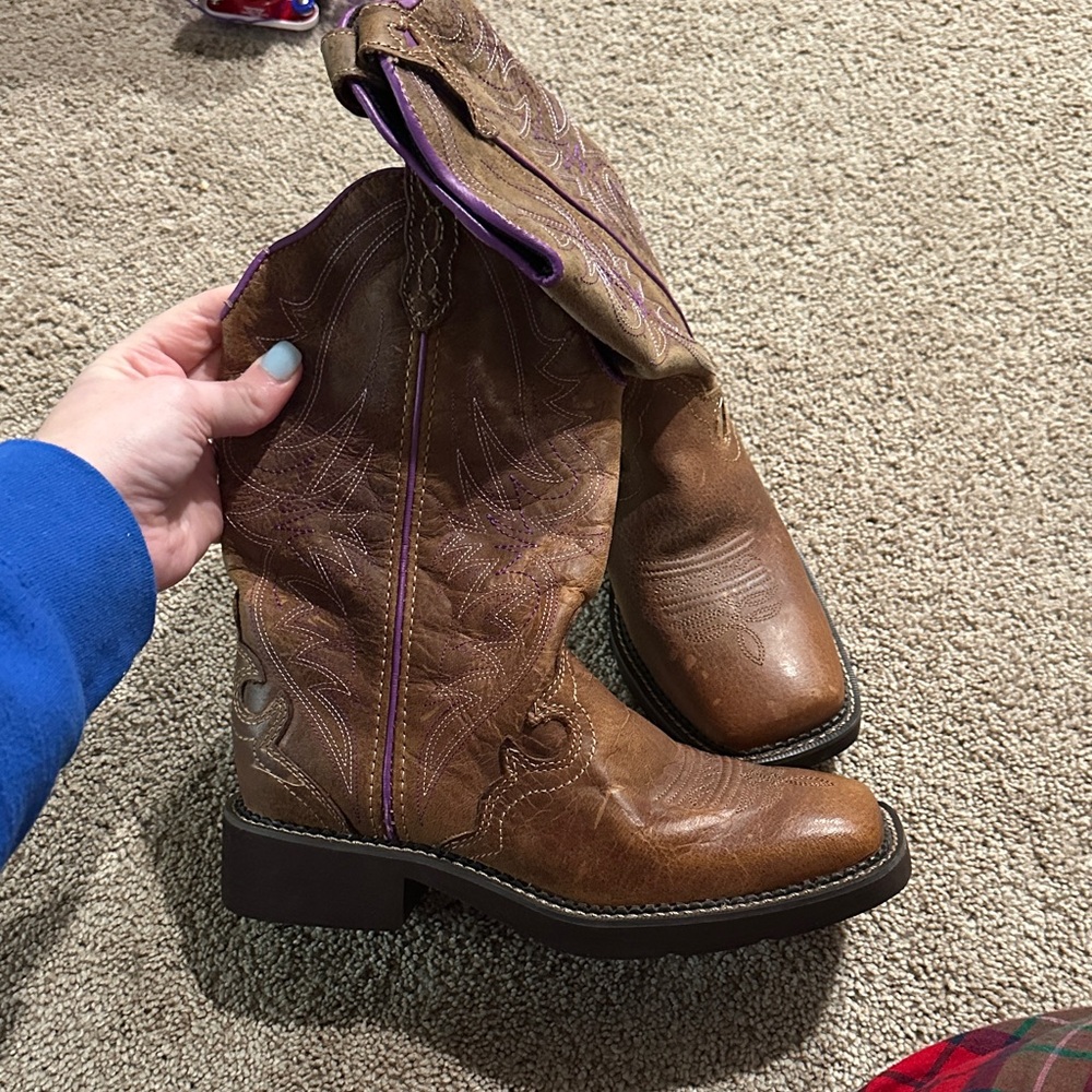 Elegant Brown Women's Heeled Boots with Purple Accents